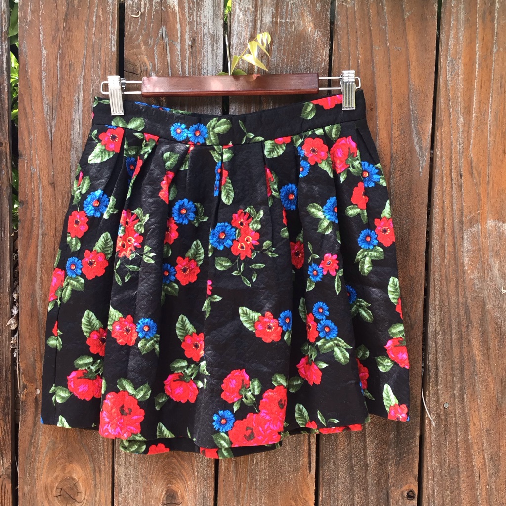 Forever 21 Floral Black Skirt Item #073